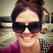 Deanna Edgar (@deetakespicture)