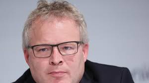 La Wallonie réfléchit à un budget récurrent pour l'entretien de ses  infrastructures: «Aujourd'hui, il faut taper du poing sur la table et il  faut que ça avance. Tous ces dossiers qui traînent,