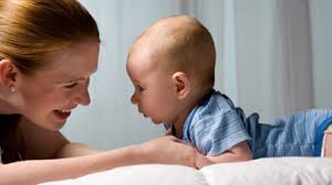 Bébé a le nez bouché. 3 Mois Motricite Globale