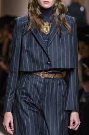 Trussardi 1911 At Milan Fashion Week Fall 2017 2020 Moda Haftalari Takim Elbise Elbise