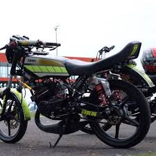 Buat sobat semua penggemar otomotif khususnya anda pemiliki motor yamaha rx king yang sekarang ini sedang mencari inspirasi bagaimana cara memodifikasi motor yamaha rx king agar tampil lebih keren dan menarik atau hanya. Rx King Godeng Surabaya Bengkel Motor Elektrik