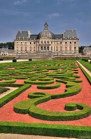 Le Parterre De Broderie Face Au Chateau De Vaux Le Vicomte Maincy Beds Of Sculpted Box Of The Castle Of Vaux Le Vicomte Chateau France Castle