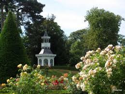 La Roseraie De Bagatelle Dans Le Bois De Boulogne Bois De Boulogne Parc Et Jardin Bois De Boulogne Paris