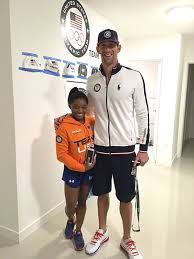 Mar 29, 2018 · michael phelps is an american swimmer who holds the record for the most olympics medals won by any athlete at 28, including 23 gold medals and 13 individual golds. Michael Phelps And Simone Biles Height Difference People Com