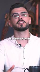 PREPARA O LENCINHO PRA ASSISTIR ESSE FILME! 🥲 Sinopse: Frankie Dunn é um  veterano treinador de boxe de Los Angeles que mantém quase todos a uma  certa distância, exceto o velho amigo e sócio Eddie ...