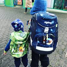 Ich würde gerne einmal von euch wissen, wann ihr euren kindern den schulranzen gekauft habt? Einschulung 2018 Wir Kaufen Den Schulranzen Ergobag Pack Galaxy Glow Bloggermumof3boys Mamablog
