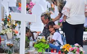 The apollo theater, new york, ny, usa released: Larmes Accolades Et Envol Les Dernieres Heures De Laeticia Jade Et Joy Hallyday A St Barth Joy Hallyday Laeticia Johnny Et Laeticia