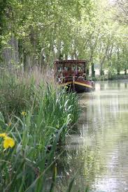 Peniche Sur Le Canal Du Midi Le Canal Du Midi Jardins Peniche