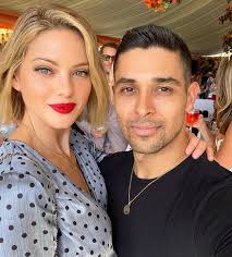 Can we talk about model Amanda Pacheco's new rock? 💍😱 Link in bio for all  the details about the diamond ring Wilmer Valderrama proposed to her with.  🤩 (📸: @wilmervalderrama, @seaweanie)