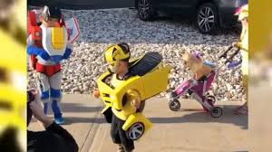 Diy converting transformers bumblebee costume lisa | september 25, 2020 i've been seeing a few diy converting transformers bumblebee costumes around the internet for a while now. Three Adorable Little Kids Show Off Their Functional Homemade Transformers Costumes