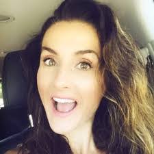 Kari Shoemaker's Instagram, Twitter & Facebook