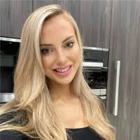 Lori Geisler's Instagram, Twitter & Facebook