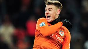 Róger krug guedes, known as róger guedes, is a brazilian footballer who plays for shandong luneng taishan as a forward. Roger Guedes Nao Renova Com Shandong Luneng E Tenta Rescisao De Contrato Mercado Do Futebol