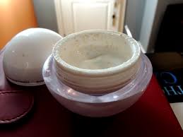 The rizette magic whitening cream telah menjual lebih 200juta kali di tv home shopping network channel di korea, jadi krim pencerah taraf ini mengandungi vitamin kapsul yang anda boleh lihat seperti biji2 kuning yang lembut. Review Lioele Rizette Magic Whitening Cream Plus My Ladie Z