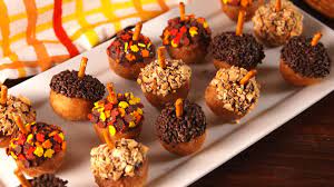 Explore thanksgiving crafts, decorating, recipes, and everything you need to know about being a can you guess the iconic thanksgiving food that was actually missing from the very first feast? 14 Edible Thanksgiving Crafts Table Decorations Delish Com