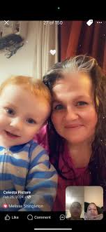 Can someone edit a photo with my mom?