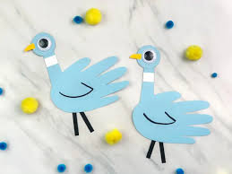It's a simple painting project for kids they'll love! Handprint Art Crafts For Kids Simple Everyday Mom