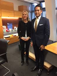 Khairy's late father, jamaluddin abu bakar, was a senior official in the ministry of foreign affairs, retiring as the malaysian high commissioner to the united kingdom. Khairy Jamaluddin On Twitter With My New Zealand Counterparts Simon Coleman Sports And Nikki Kaye Youth