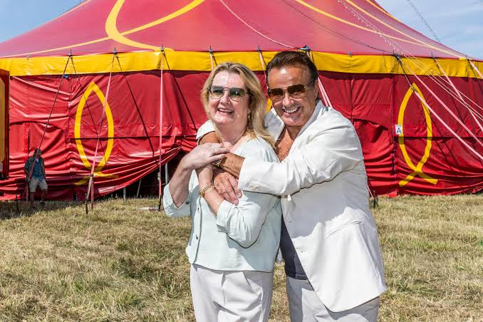 Kærligt gensyn: Dennis Knudsen mødte sin ungdomskæreste Suzanne |  BILLED-BLADET