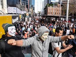 Thousands of angry, unmasked people marched from inner sydney's victoria park to town hall in the central business district on saturday. Xjzpabn4duq3ym