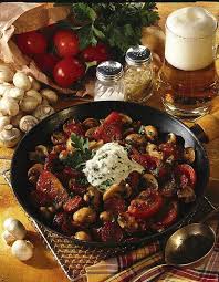 Pilzpfanne Mit Wurst Rezept Lecker Rezept In 2020 Rezepte Mit Wurstchen Rezepte Pilzpfanne