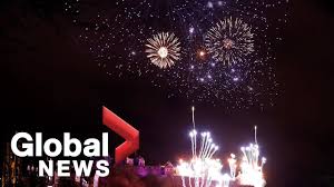 Edinburgh Rings In The New Year Over The City Center And Edinburgh Castle Youtube
