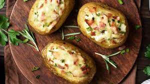 Prendete una teglia o un tresto che andremo poi a mettere in forno e spargete sul fondo una spolverata di pangrattato, versate una metà della. Patate Al Forno Con Mozzarella E Mortadella Ricetta Preparazione