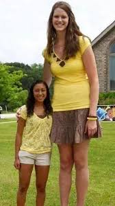 Anjilena Stifen Australia Cea Mai Inaltă Femeie Din Lume 9 7 9 Picioare Si 7 ţoli Adică 2 92 M Avand Greutatea De 192 Kg Tall Women Tall Girl Women