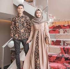 Kartun couple akan semakin melengkapi koleksi gambar animasi bergerak meme lucu emo yang keren dan bikin gemes kamu. Baju Couple Kebaya Batik Baju Pesta Dan Kondangan Modern