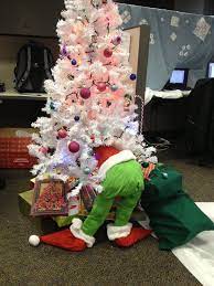 Make A Grinch For Your Tree Super Easy Three Santa Hats One For Bod Grinch Christmas Decorations Outdoor Outdoor Christmas Diy Grinch Christmas Decorations