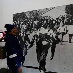 Wie ein Anti-Apartheid-Song heute Südafrika spaltet | tagesschau.de