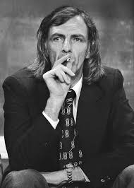 The cruyff turn, when he bamboozled sweden defender jan olsson with a touch of football ballet, allowed him to drag the ball behind his standing leg with the inside of his foot. Pep Guardiolas Start Beim Fc Bayern Cesar Luis Menotti Im Interview Sz Magazin
