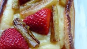 Tarte Aux Fraises Creme Patissiere A La Rhubarbe La Cuisine De Deborah