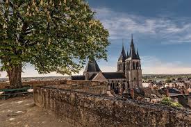 Blois is located in orleans city, france at the 47.5833, 1.3333 coordinates. Fun Stroll And Discovery Of Blois Marriott