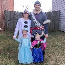 Frozen Costumes For The Entire Family Family Frozen Costume Frozen Costume For Kids And Baby Halloween Costumes Frozen Halloween Costumes Family Costumes Diy