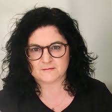 Elizabeth Schroeder's Instagram, Twitter & Facebook