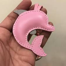 Petite Taille Dory Le Dauphin Vachette Cuir Breloque Rose Etsy Etsy Housse Telephone Cuir
