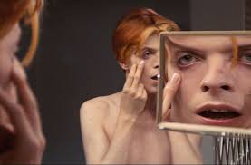 Kaum gestorben, meldet david bowie bereits seine auferstehung: David Bowie Als Ausserirdischer In Der Mann Der Vom Himmel Fiel Stuttgarter Zeitung