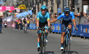 Mikel landa y julian iantzi han subido juntos hasta garrastatxu.¿quién habrá llegado antes? Giro De Italia 2019 Llega La Montana El Landa De Verdad Aparece En El Giro Deportes El Pais