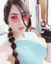 She's wearing the classic tomb raider outfit from tomb raider (1996). Moar Of My Classic Lara Croft Cosplay Danielle Vedovelli Facebook