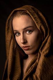 Lorraine Clifton's Instagram, Twitter & Facebook