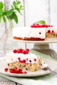 Eiweiß steif schlagen und nach und nach puderzucker hinzugeben. Johannisbeer Joghurt Torte Mit Ruhrteig C B With Andrea