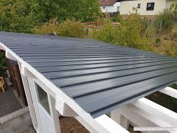 Erhalten sie in kürzester zeit mehrere angebote für ihr vorhaben. Ein Dach Fur Das Gartenhaus Ein Metalldach Als Langlebige Losung Wir Bauen Dann Mal Ein Haus
