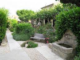 We had heard about this great cafe in takapuna where you could sit outside in a courtyard and enjoy top quality cafe food. Under The Fig Trees In The Courtyard Picture Of Hotel Sous Les Figuiers Saint Remy De Provence Tripadvisor