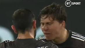 Fernandes osztotta menedzsere véleményét saját, bt sportnak adott interjújában is, mert szerinte az ilyen pillanatok természetesek, amikor egy fiatal és sikerre éhes keret ennyire eltökélt abban, hogy. Bruno Fernandes E Lindelof Pegaram Se E O Sueco Respondeu Com Insulto Em Bom Portugues Videos Jornal Record