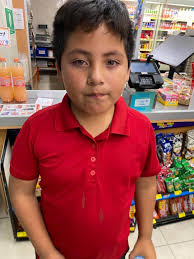 Si alguien conoce a este menor o algún familiar que vaya por el, al parecer  anda perdido dice ser de Río blanco, el se encuentra en Farmacia  Guadalajara de Tlachichilco Orizaba. #Compartan