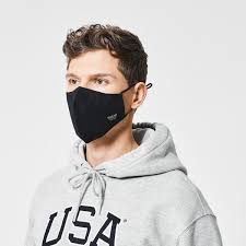 Heb jij niks met die gekleurde mondmaskers en kies je liever voor een zwart mondkapje? Heren Mondkapje Zwart Online Kopen America Today
