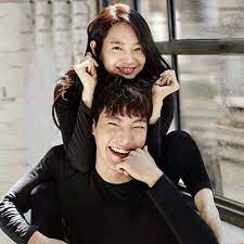 She was there through kim woo bin's lowest of lows and never left his side. Kim Woo Bin And Shin Min Ah Rumored To Be Getting Married Soon Dramapanda