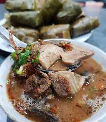 Pelbagai lauk pauk tidak akan sempurna jika tidak diiringi dengan nasi. 18 Makanan Khas Makassar Dan Tempat Untuk Mencobanya