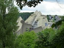 Der brutalistische betonbau des architekten gottfried böhm lässt viele interpretationen zu:. Halbtagesfahrt Nach Velbert Neviges Zur Wallfahrtskirche St Maria Konigin Des Friedens Kempener Geschichts Und Museumsverein E V